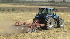 عملیات خاک ورزی و کاشت در شرایط خشکسالی